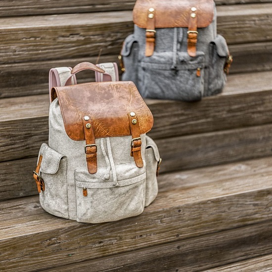 Realistic 3D Models of Backpacks for a 3D Visualizer