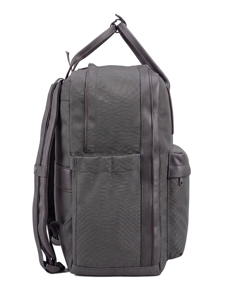 Side reference view of the backpack supplied to the AI 3D generators